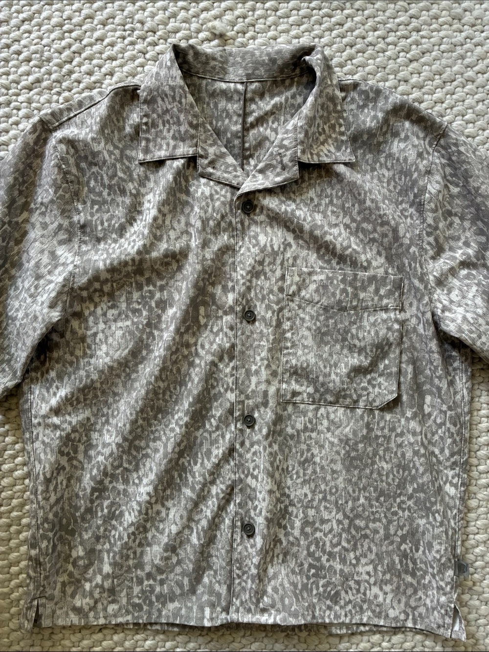 lululemon athletica Men's Light Grey air easy Button-Front Shirt